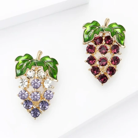 Korean-style fashionable and individual water diamond grape brooch, creative fruit brooch necklace, dual-purpose student pin manufacturer wholesale Korean-style fashionable and individual water diamond grape brooch, creative fruit brooch necklace, dual-purpose student pin manufacturer wholesale